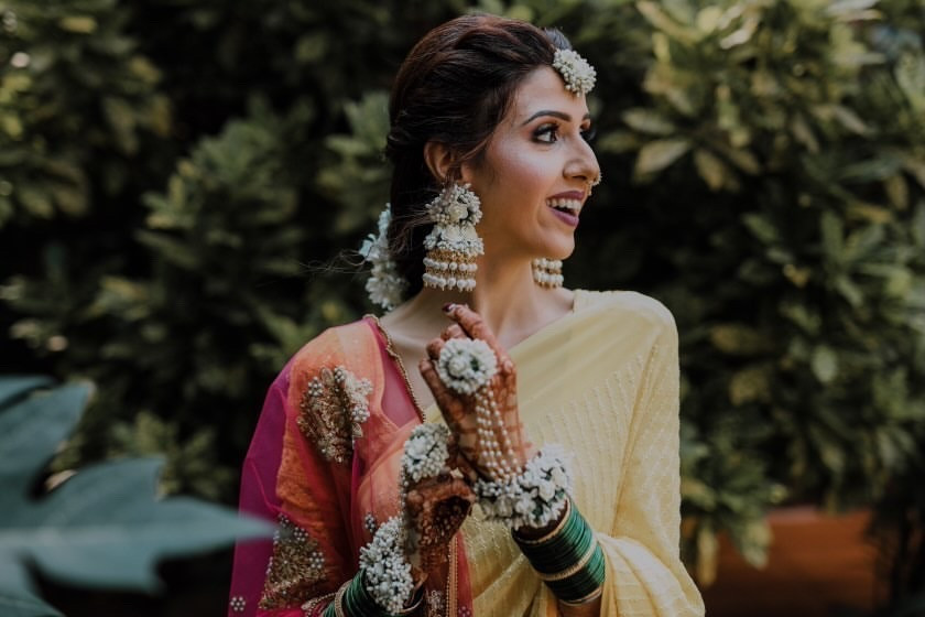 White Floral JEWELLERY